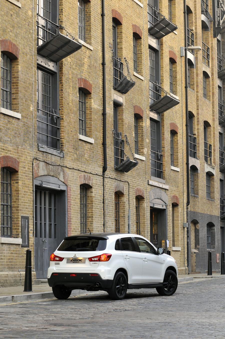  Mitsubishi ASX Black 2011 года  (UK) (фото 49 из 109)